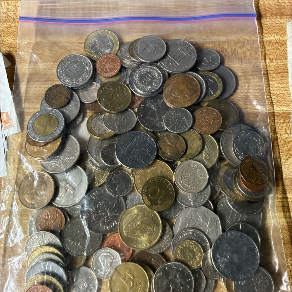 Assorted Foreign Currency Collection - Picture 3 of 4